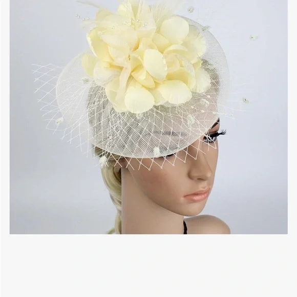 Floral Clip-on Fascinator NWOT Red Rose Flower Fascinator Floral Pillbox Hat Sinamay  main image 3